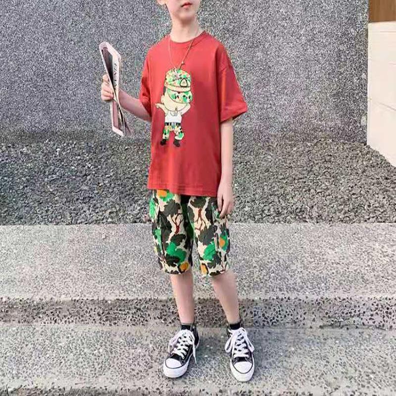 Boy Cartoon Figure Pattern T-shirt & Leaf Print Shorts - PrettyKid