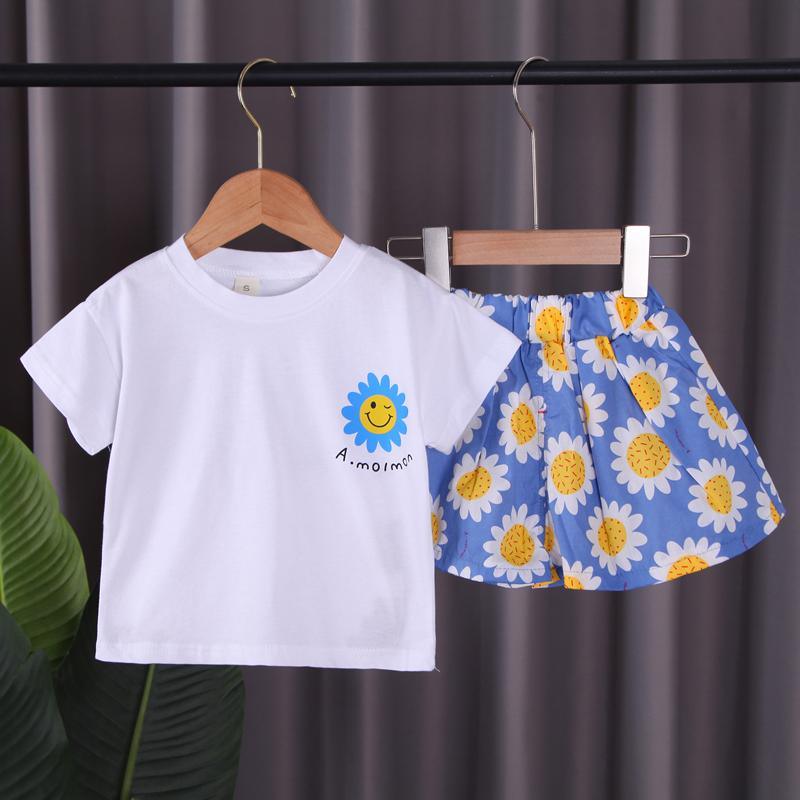 Toddler Girl Cartoon Flower Pattern T-shirt & Floral Shorts - PrettyKid