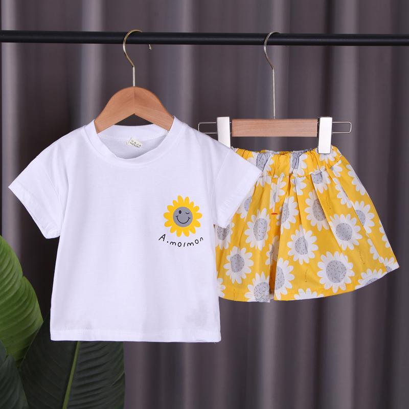 Toddler Girl Cartoon Flower Pattern T-shirt & Floral Shorts - PrettyKid