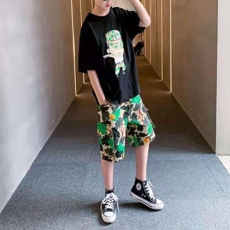 Boy Cartoon Figure Pattern T-shirt & Leaf Print Shorts - PrettyKid